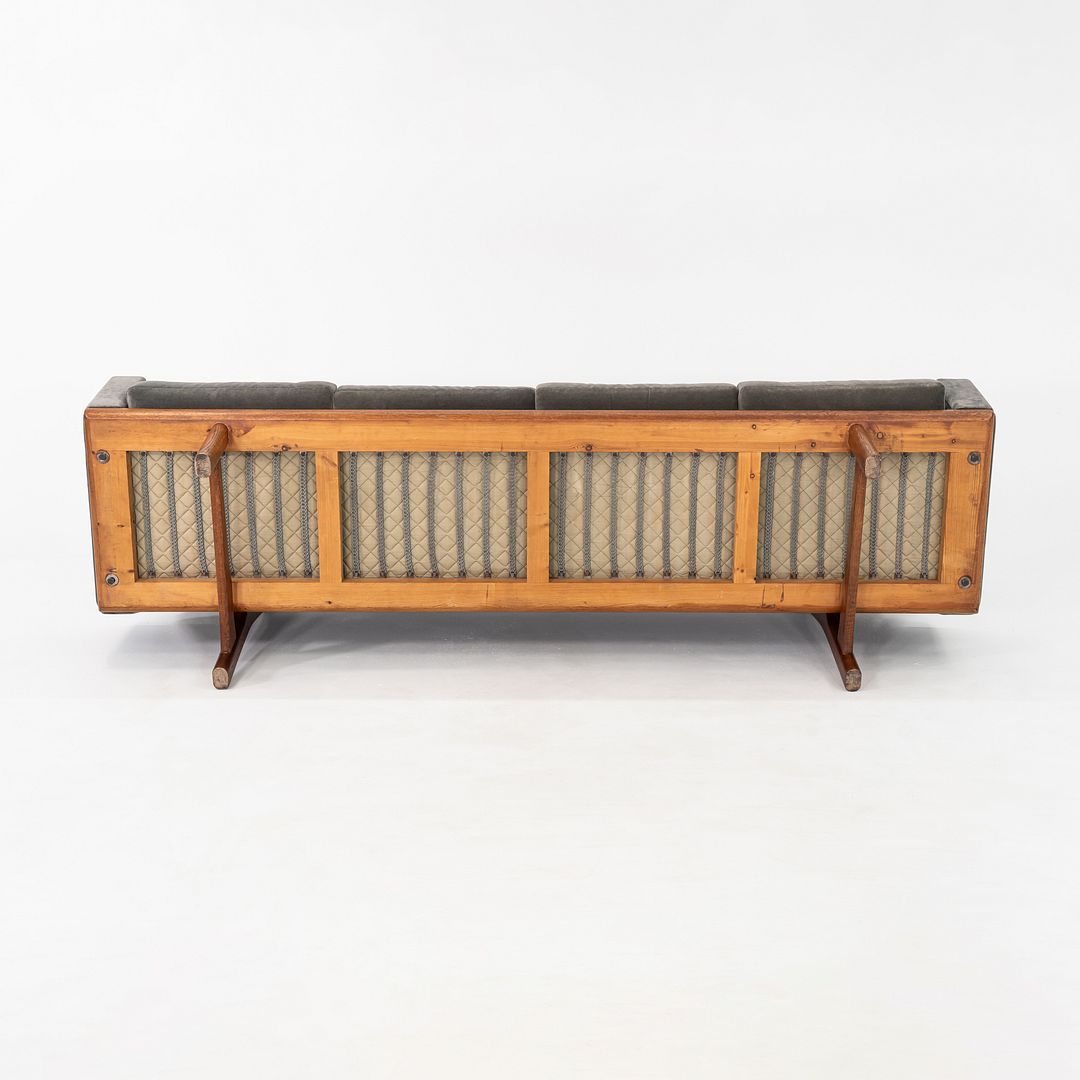 GE236 Sofa