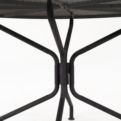 Sculptura Round Dining Table