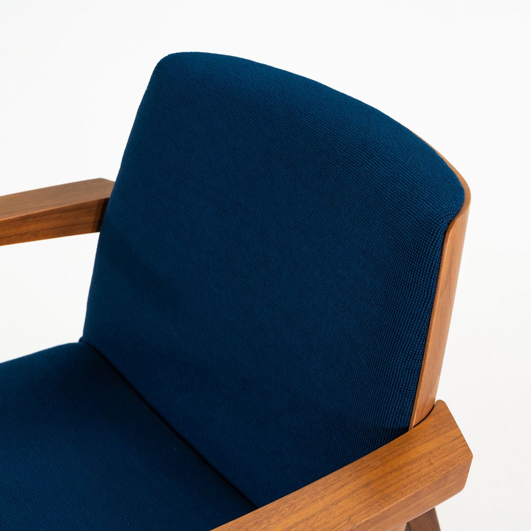 Clamshell Lounge Chair