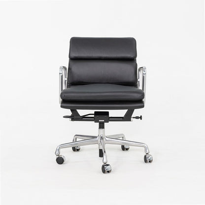 Eames Soft Pad Management Chair, EA435