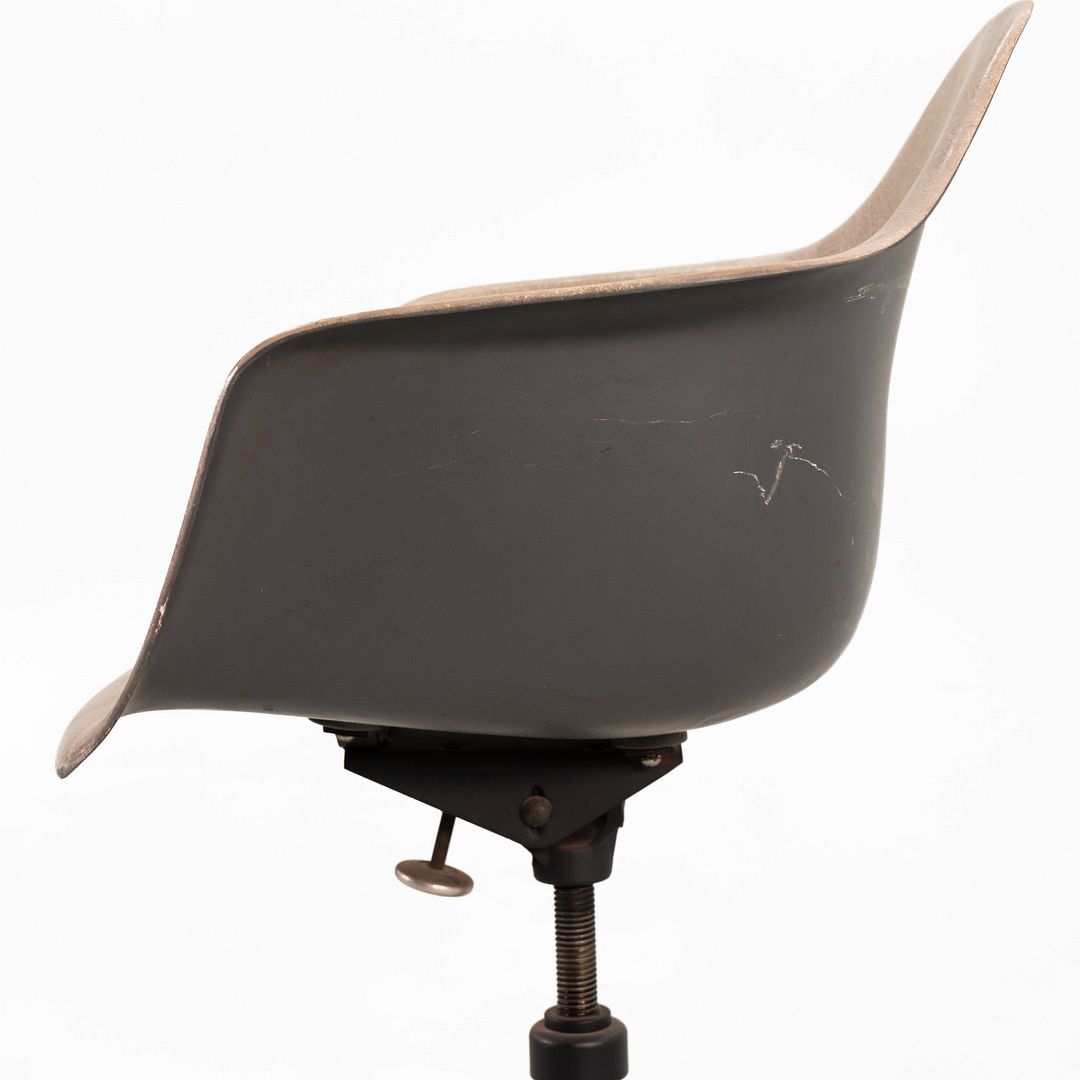 Fiberglass Task Armchair, Model DAT-1