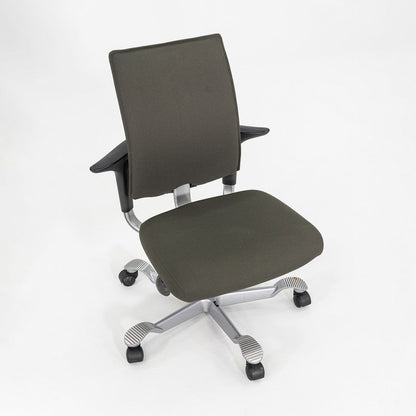 H05 Desk Chair