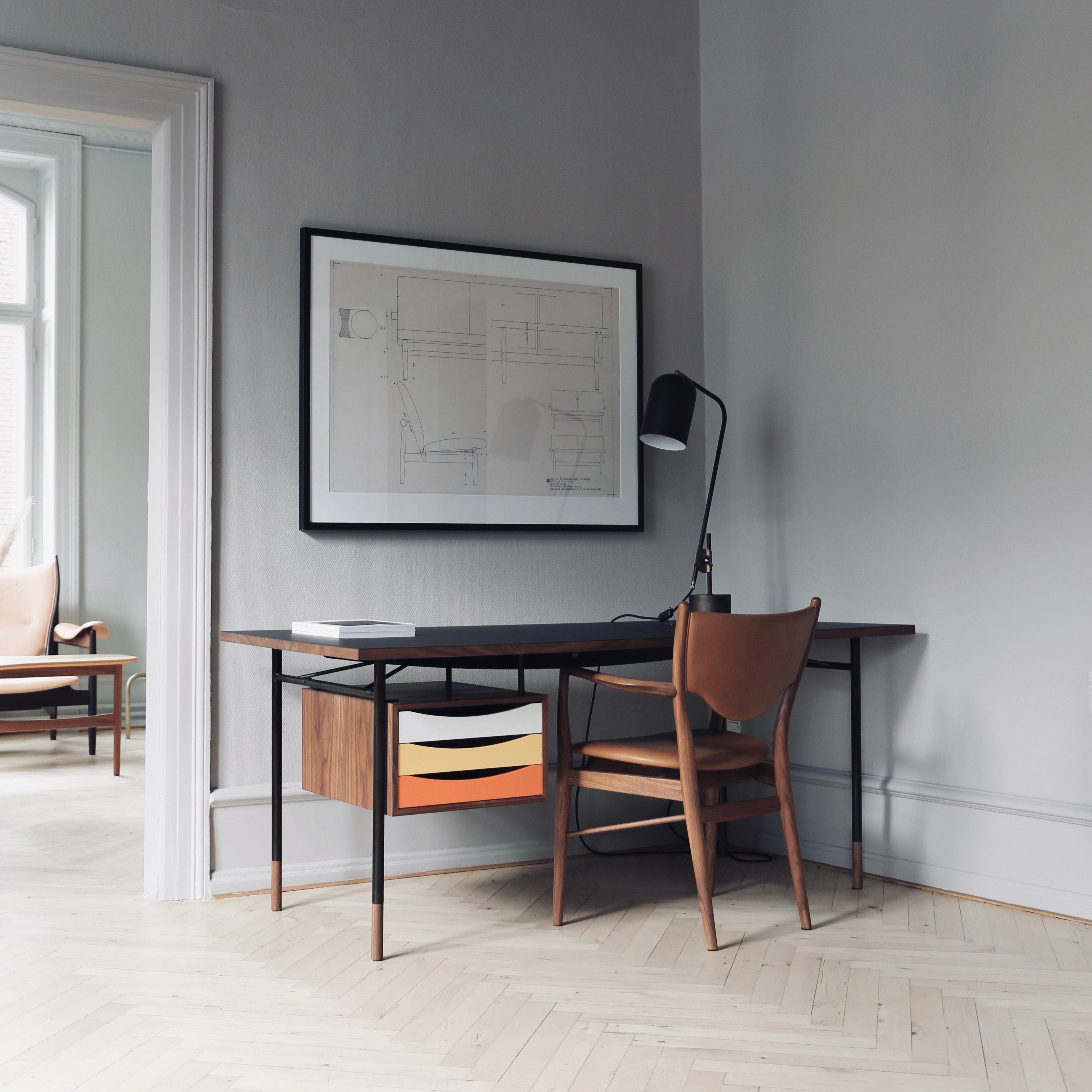 Nyhavn Desk with Tray Unit