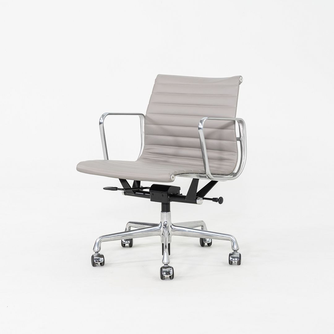 Eames Aluminum Group Management Desk Chair, Model EA335