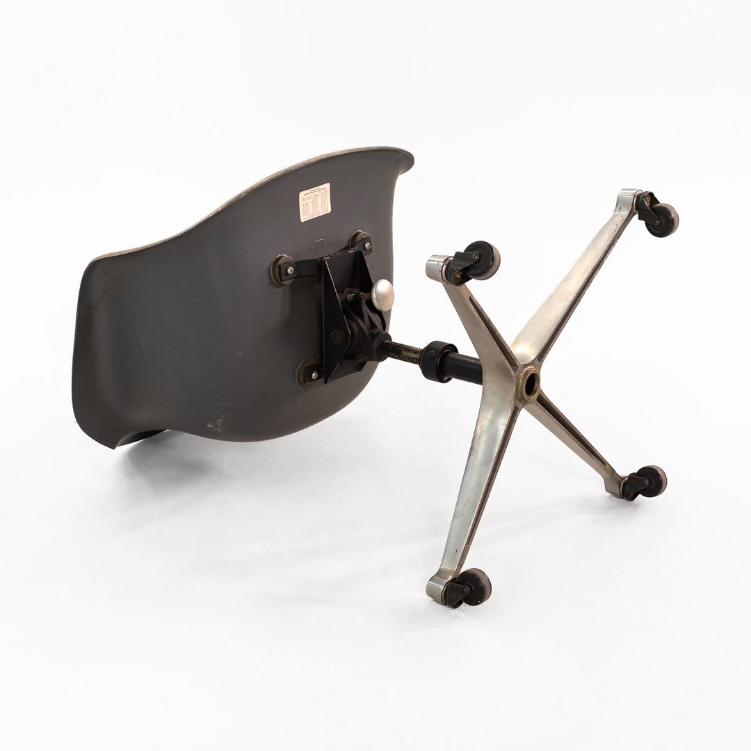 Fiberglass Task Armchair, Model DAT-1