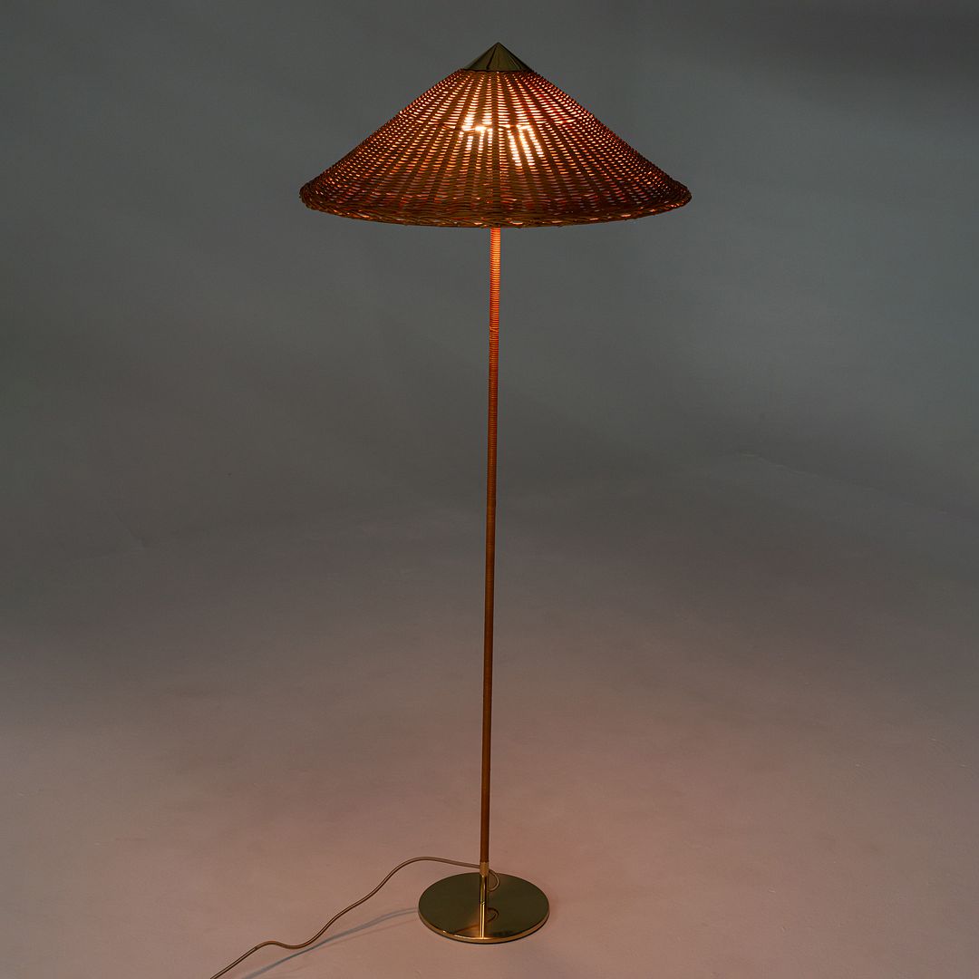 9602 Floor Lamp