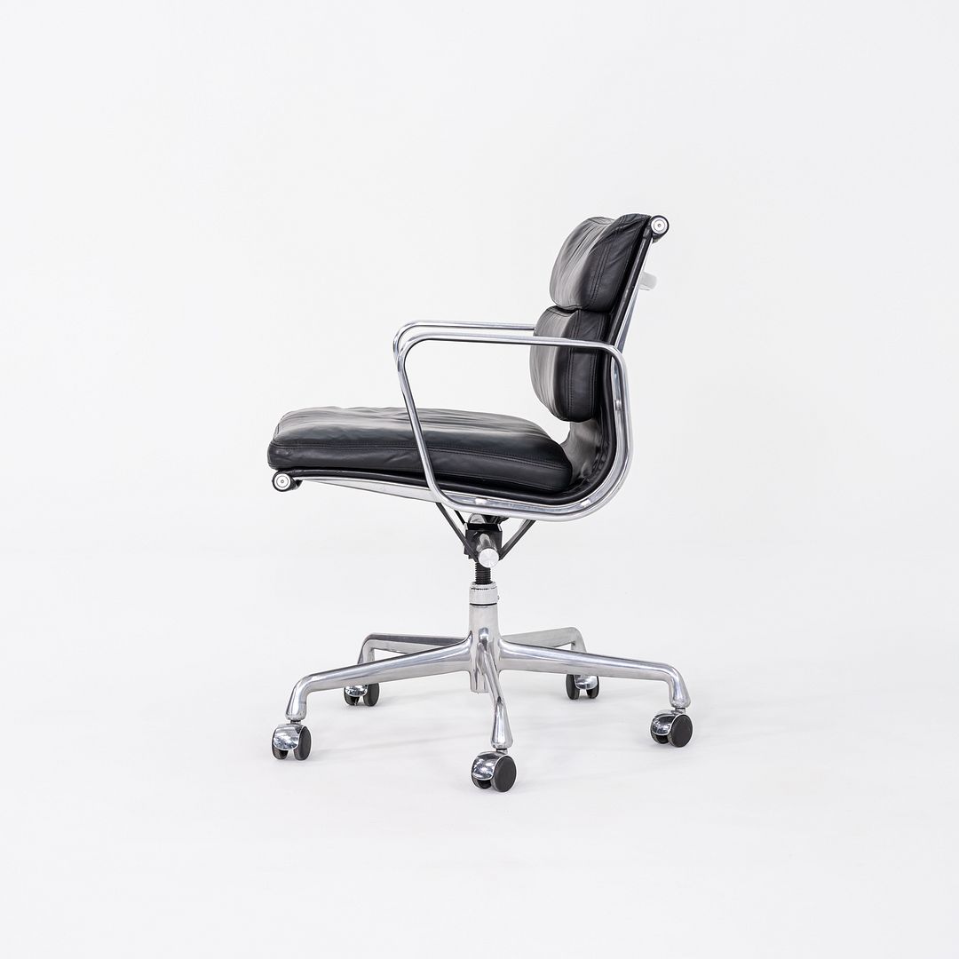 Soft Pad Management Chair, EA435