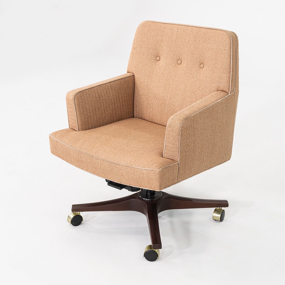 Executive Swivel Chair with Pneumatic Base
