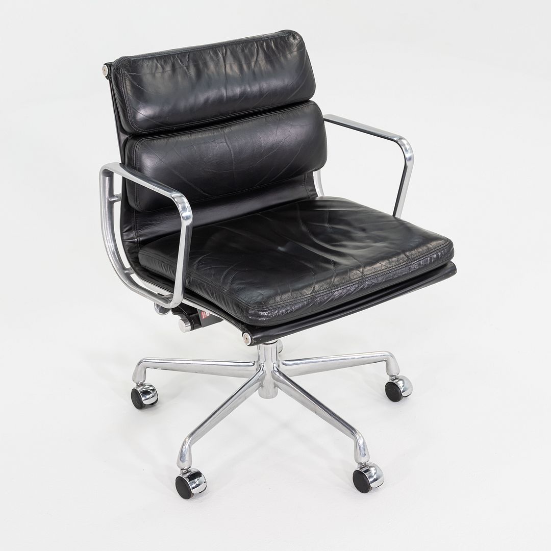 Soft Pad Management Chair, EA435