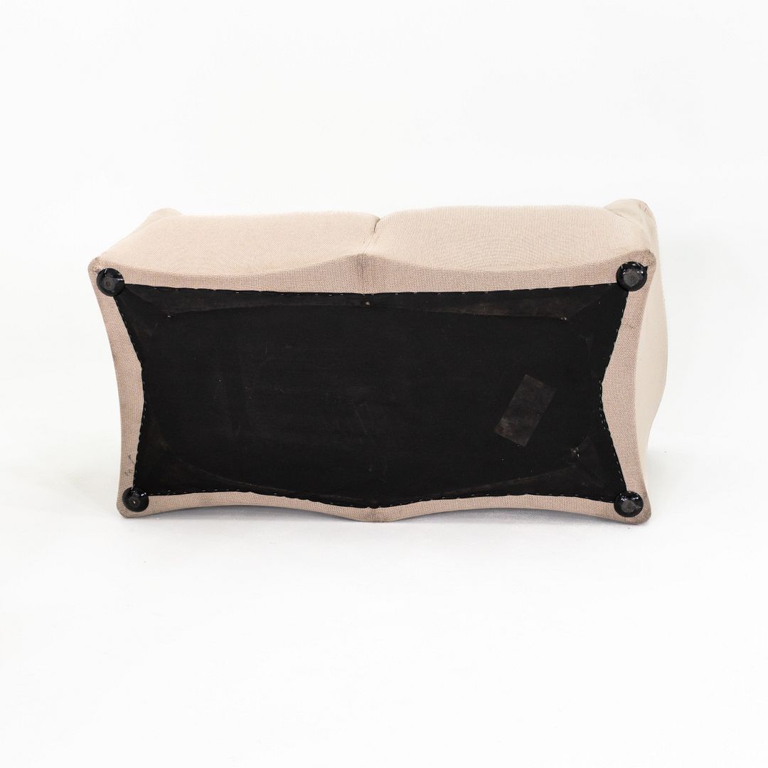 685 Loveseat Sofa