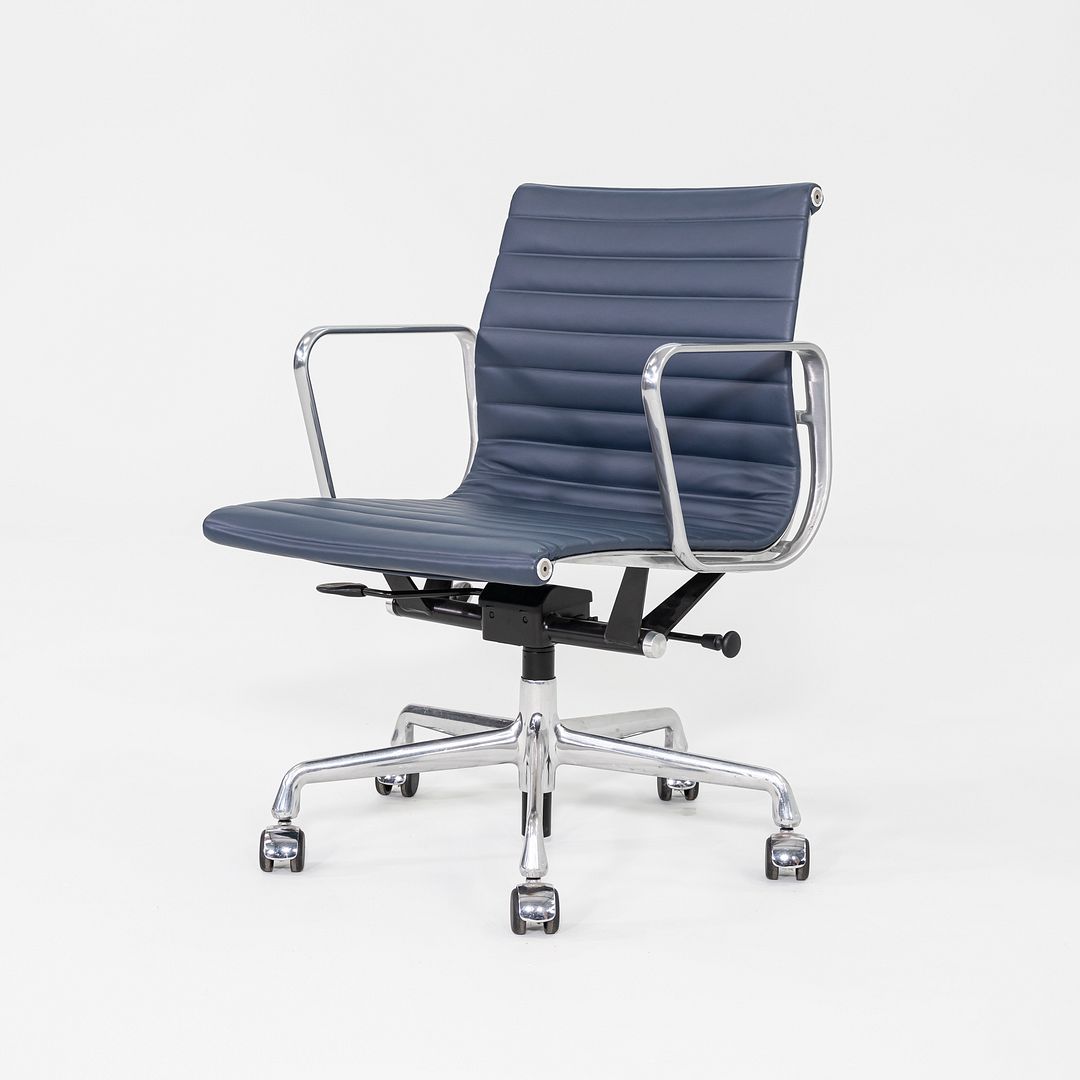 Aluminum Group Management Desk Chair, Model EA335