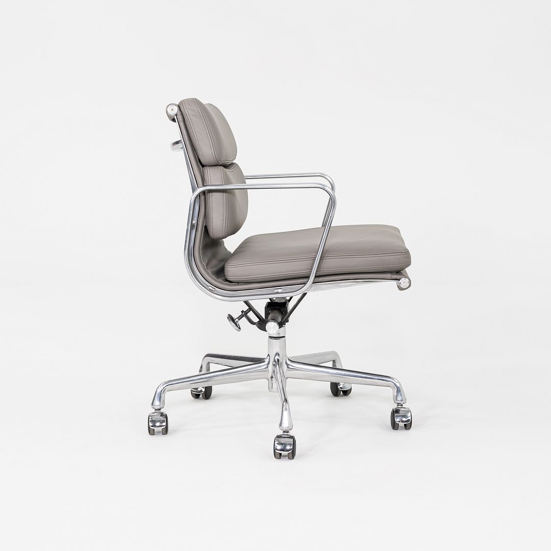 Soft Pad Management Chair, EA435