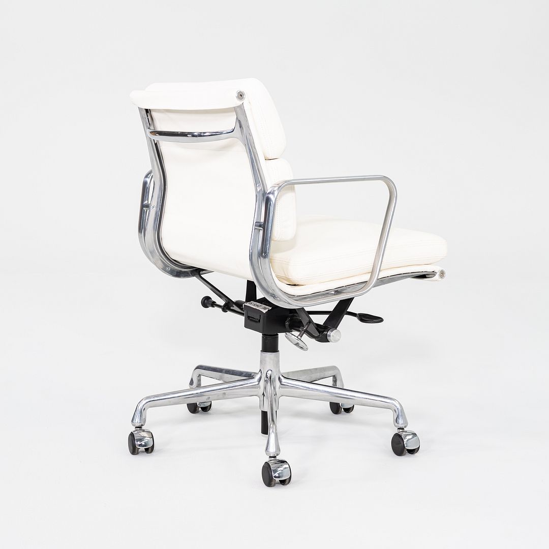 Soft Pad Management Chair, EA435