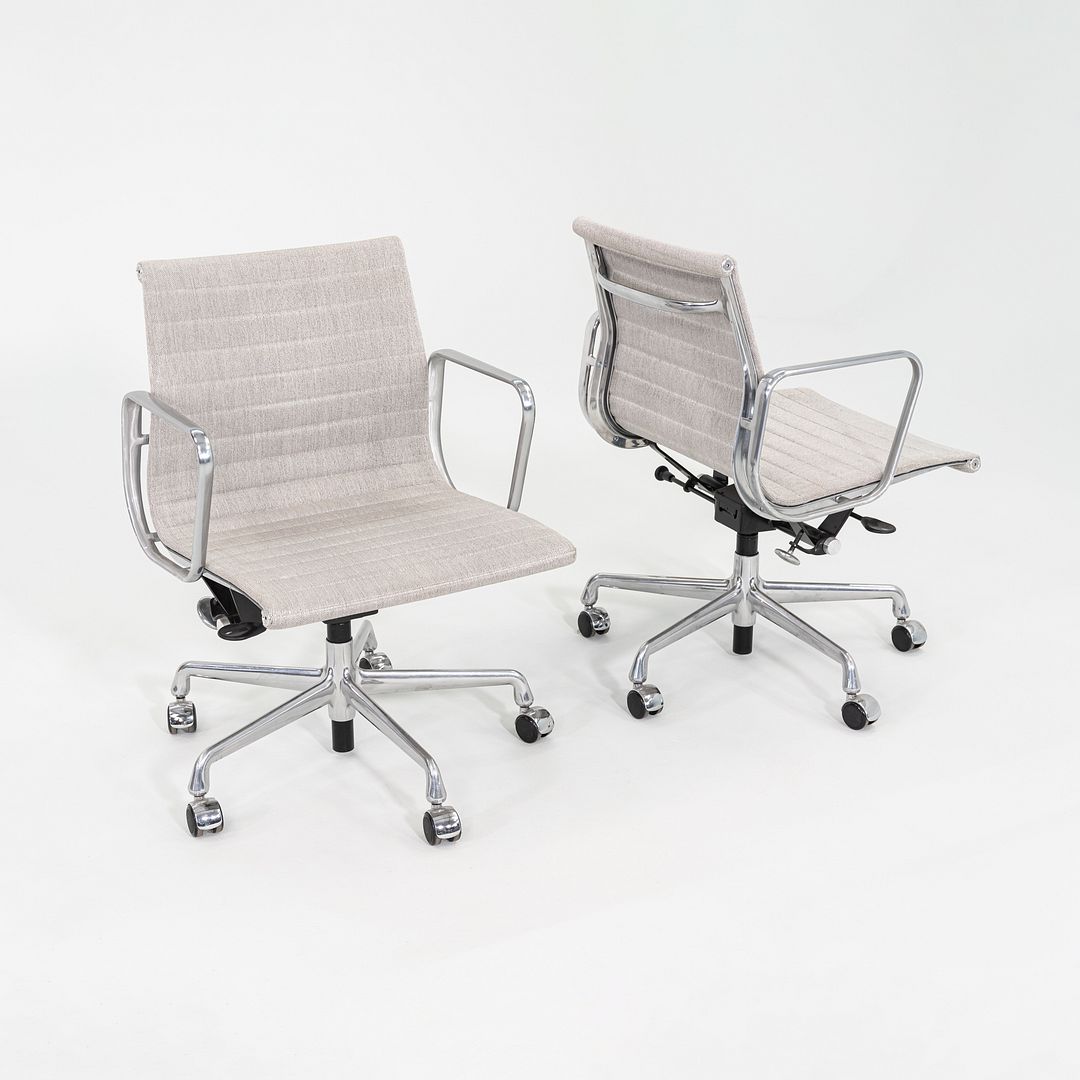 Aluminum Group Management Desk Chair, Model EA335
