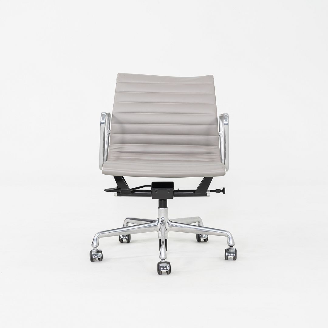 Eames Aluminum Group Management Desk Chair, Model EA335
