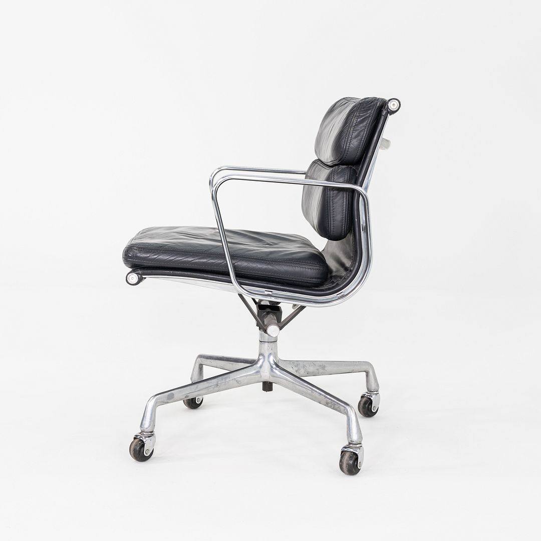 Soft Pad Management Chair, EA418