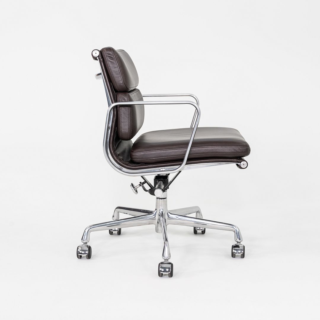 Soft Pad Management Chair, EA435