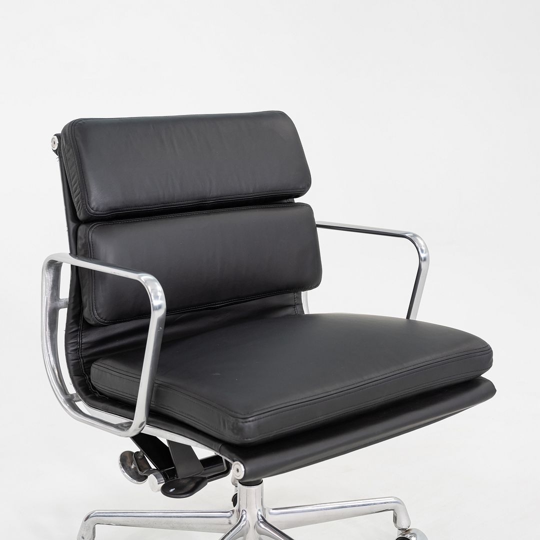 Eames Soft Pad Management Chair, EA435