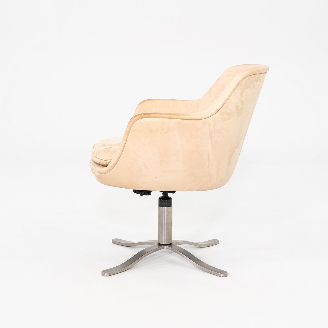 CH 6 Alpha Bucket Chair