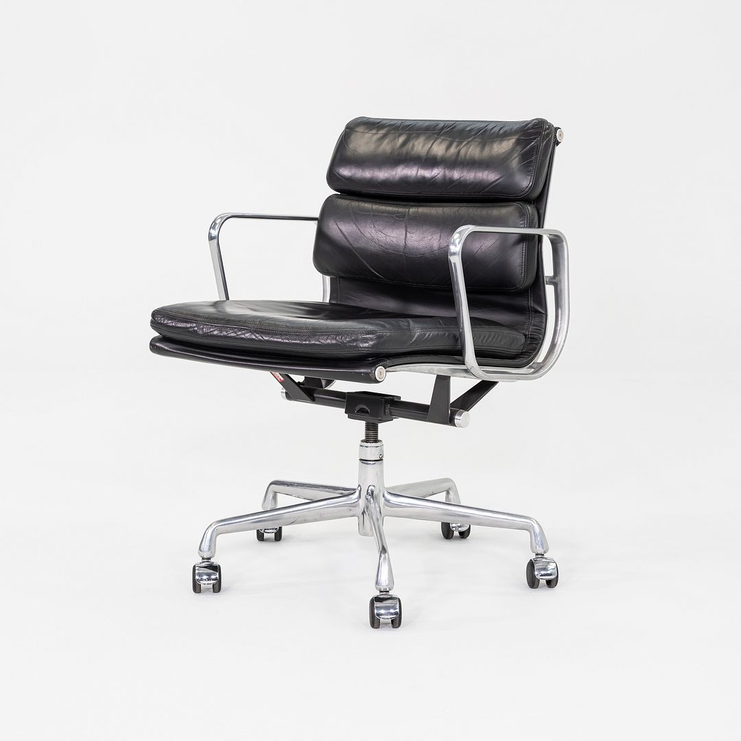 Soft Pad Management Chair, EA435