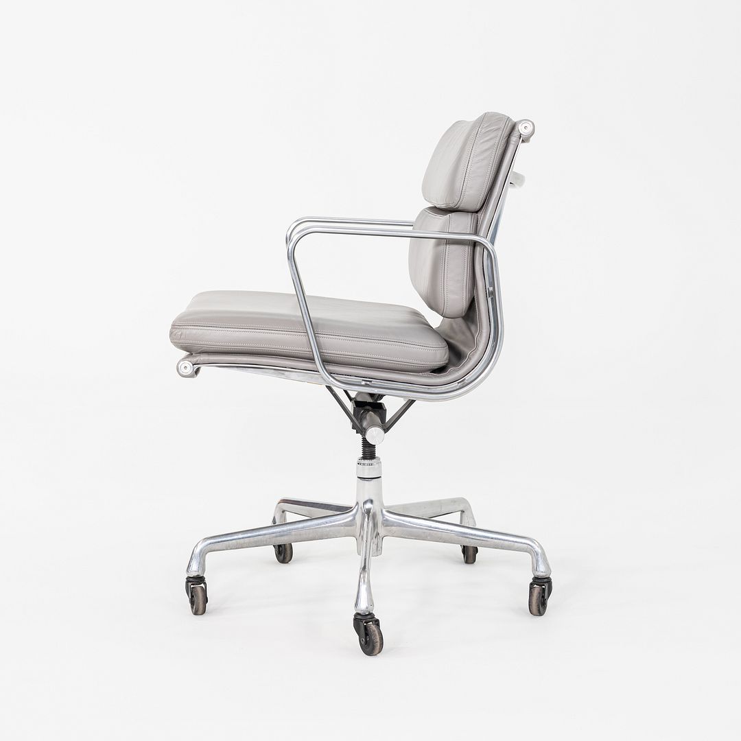 Soft Pad Management Chair, EA435