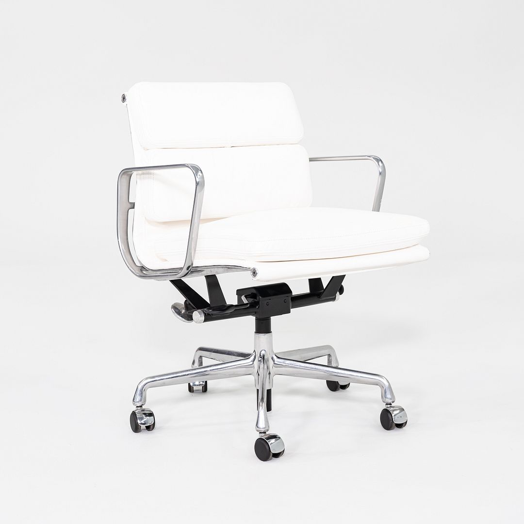 Soft Pad Management Chair, EA435