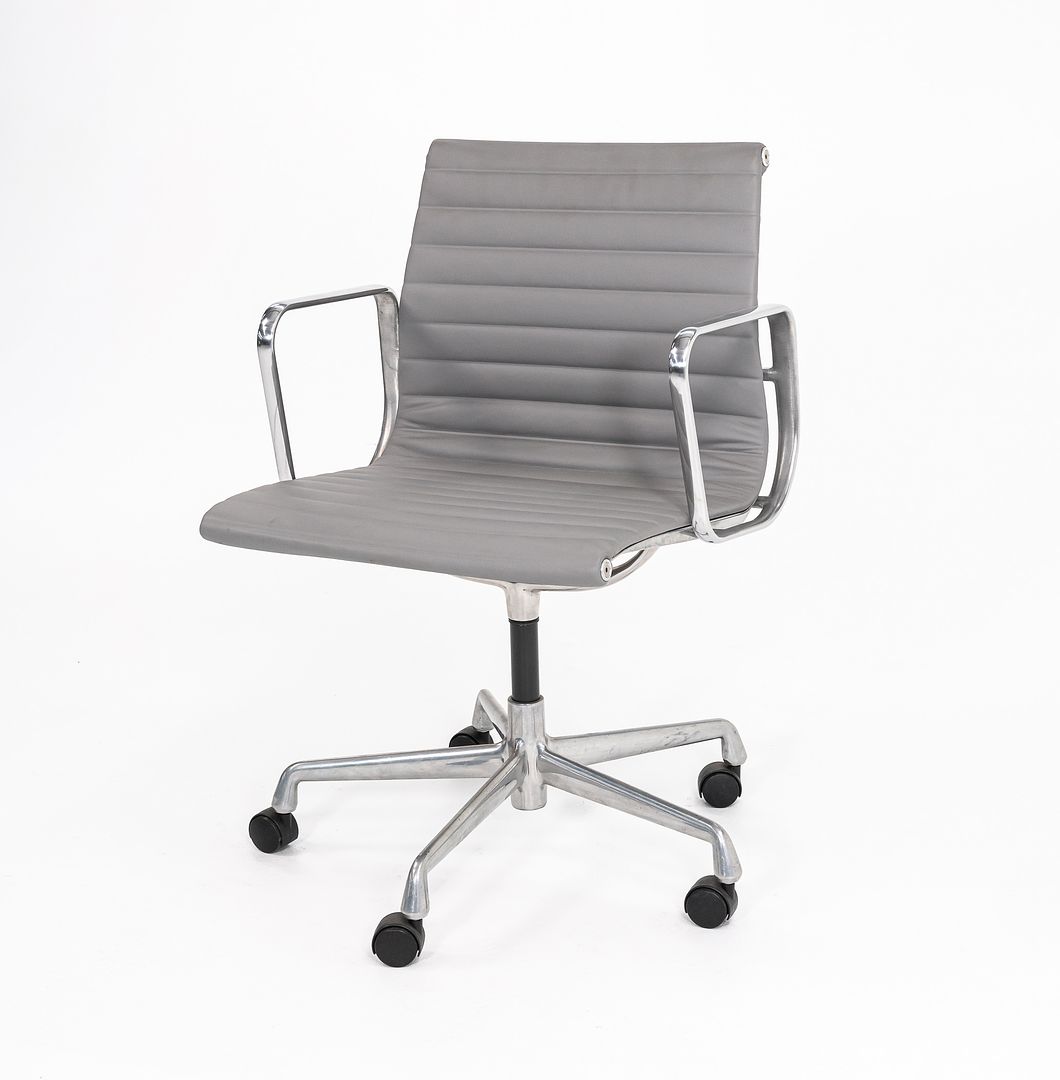 Eames Aluminum Group Management Desk Chair, Model EA108