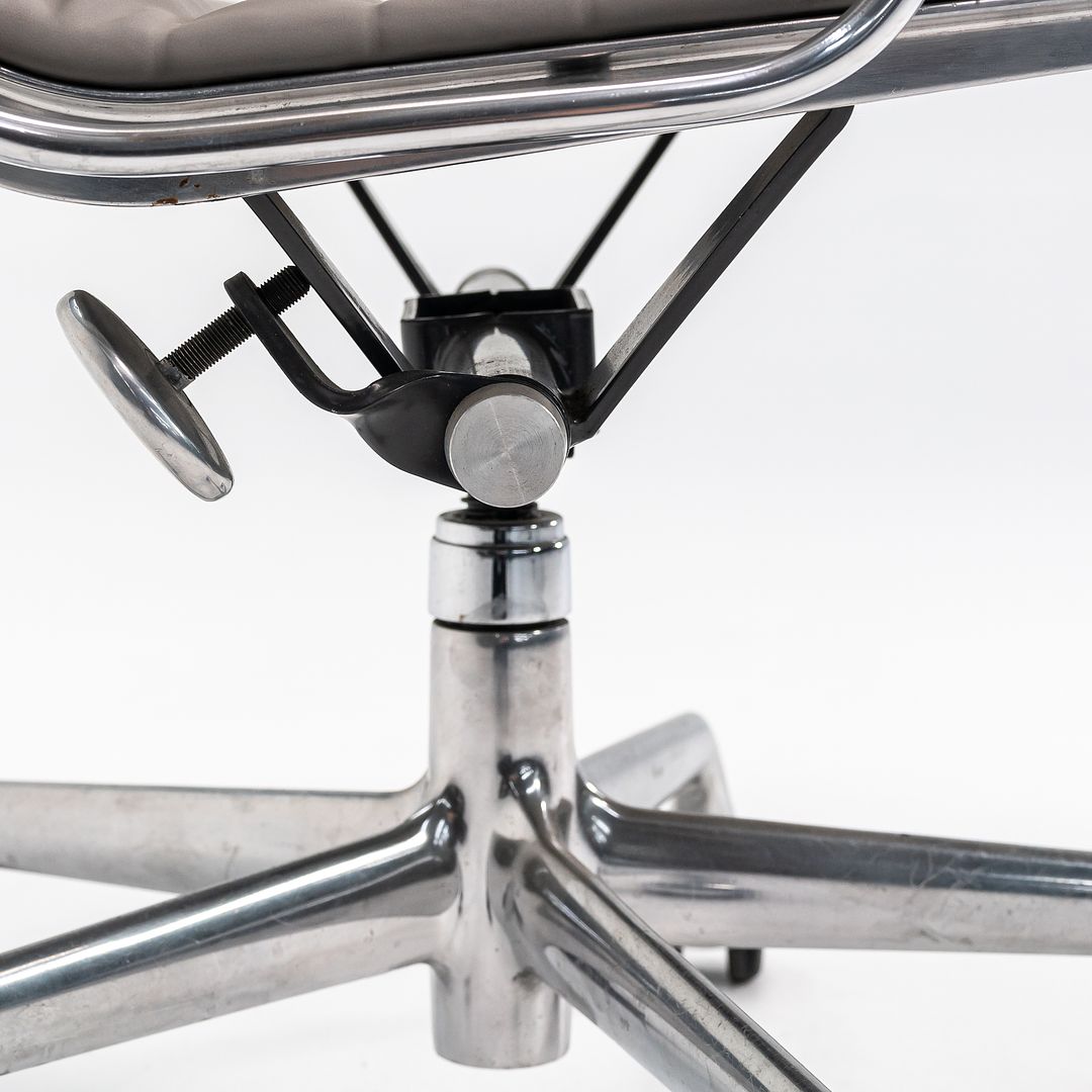 Eames Aluminum Group Management Desk Chair