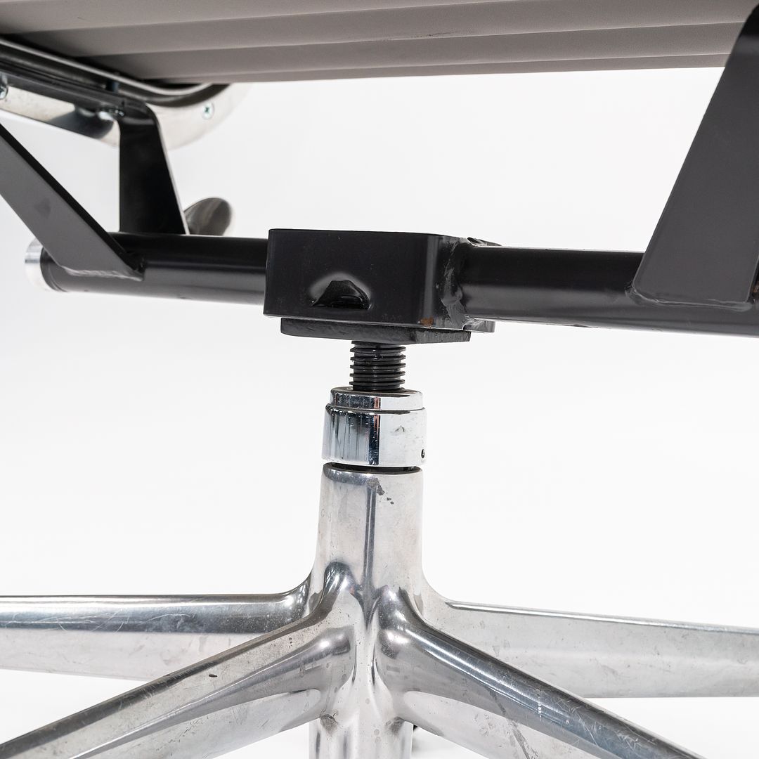 Eames Aluminum Group Management Desk Chair