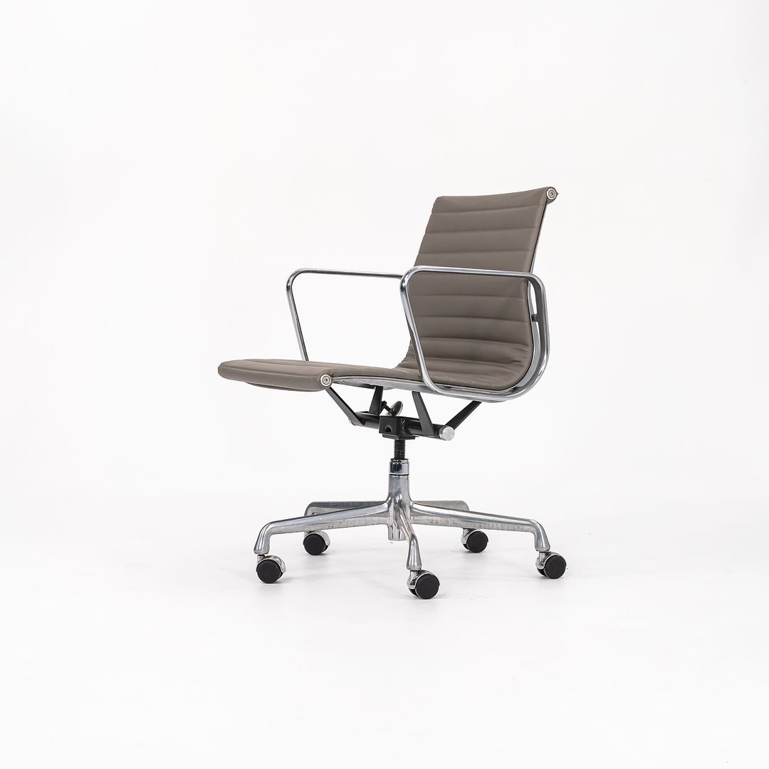 Aluminum Group Management Chair, EA335