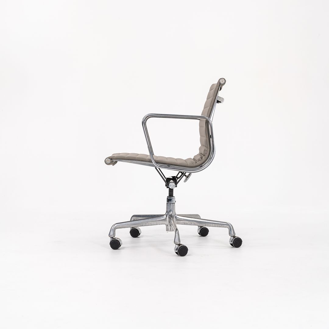 Aluminum Group Management Chair, EA335