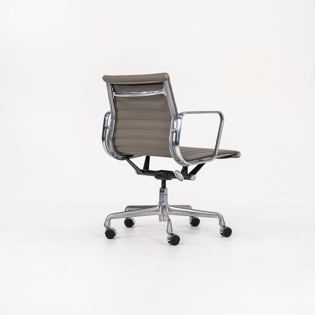 Aluminum Group Management Chair, EA335