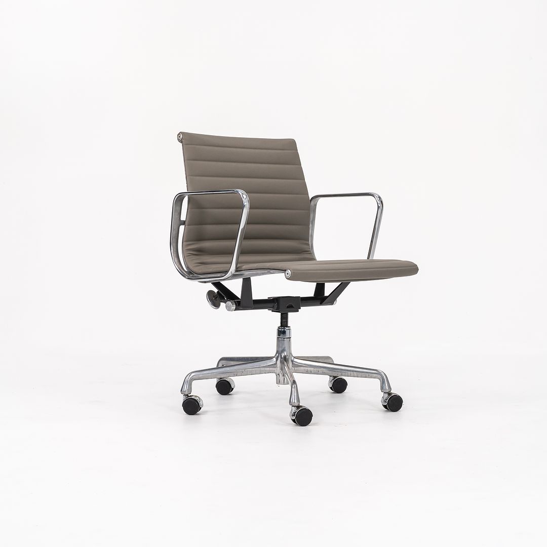 Aluminum Group Management Chair, EA335