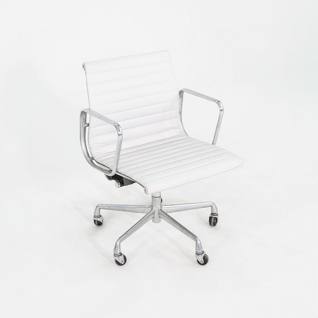 Eames Aluminum Group Management Chair, Model EA335