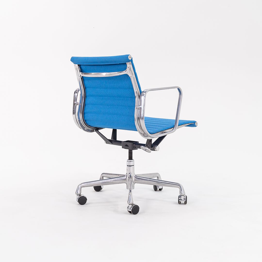 Eames Aluminum Group Management Desk Chair, Model EA335