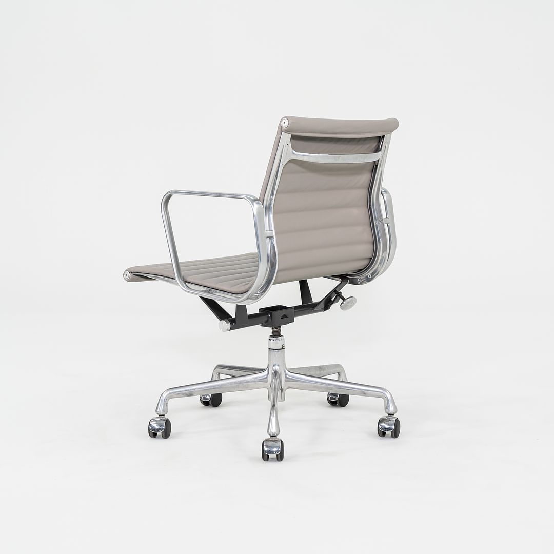 Aluminum Group Management Chair