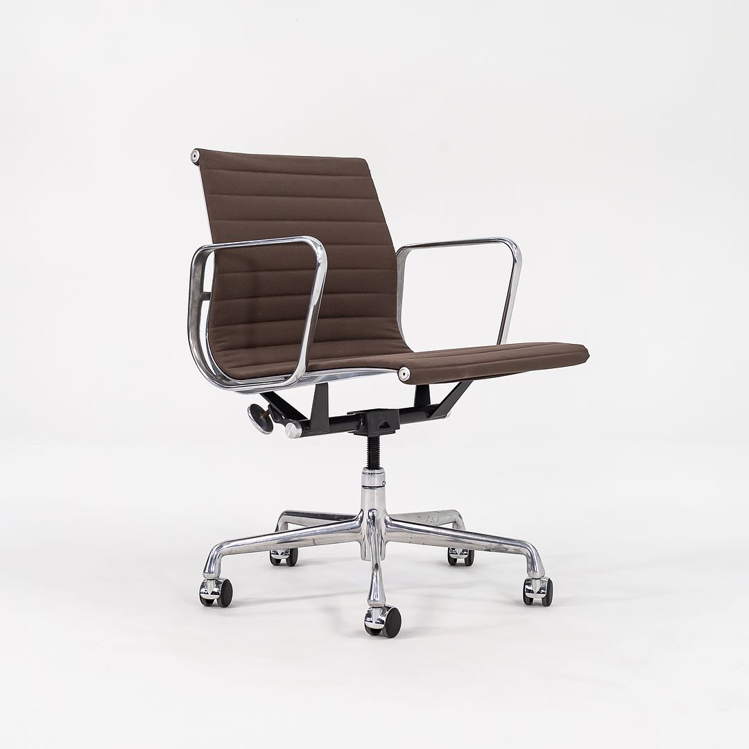 Eames Aluminum Group Management Desk Chair, Model EA335
