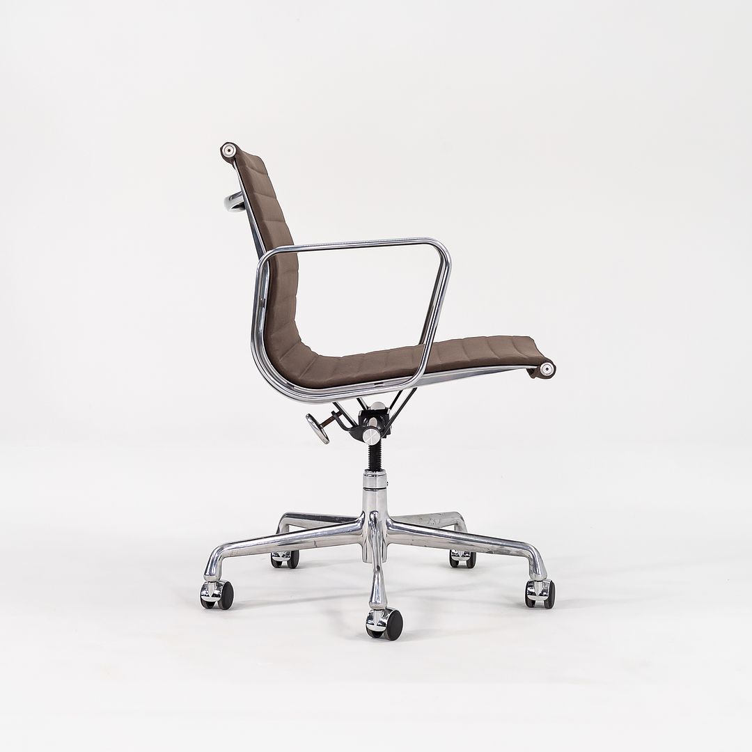 Eames Aluminum Group Management Desk Chair, Model EA335