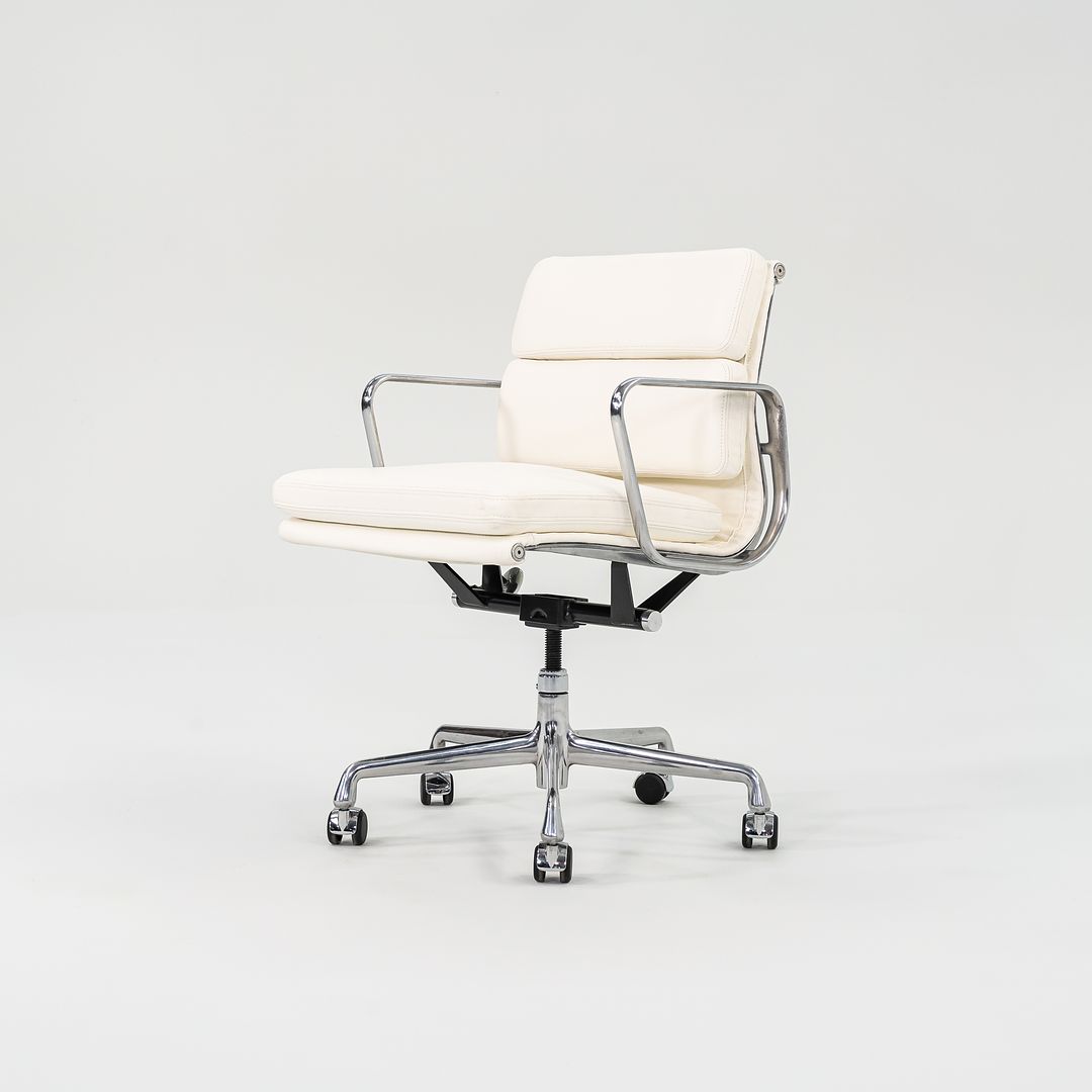 Eames Aluminum Group Soft Pad Management Chair, EA435