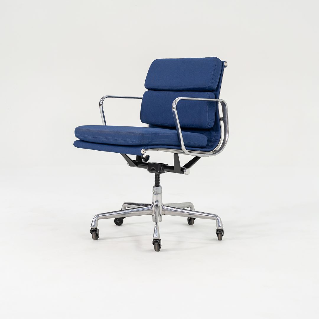 Soft Pad Management Chair, EA435