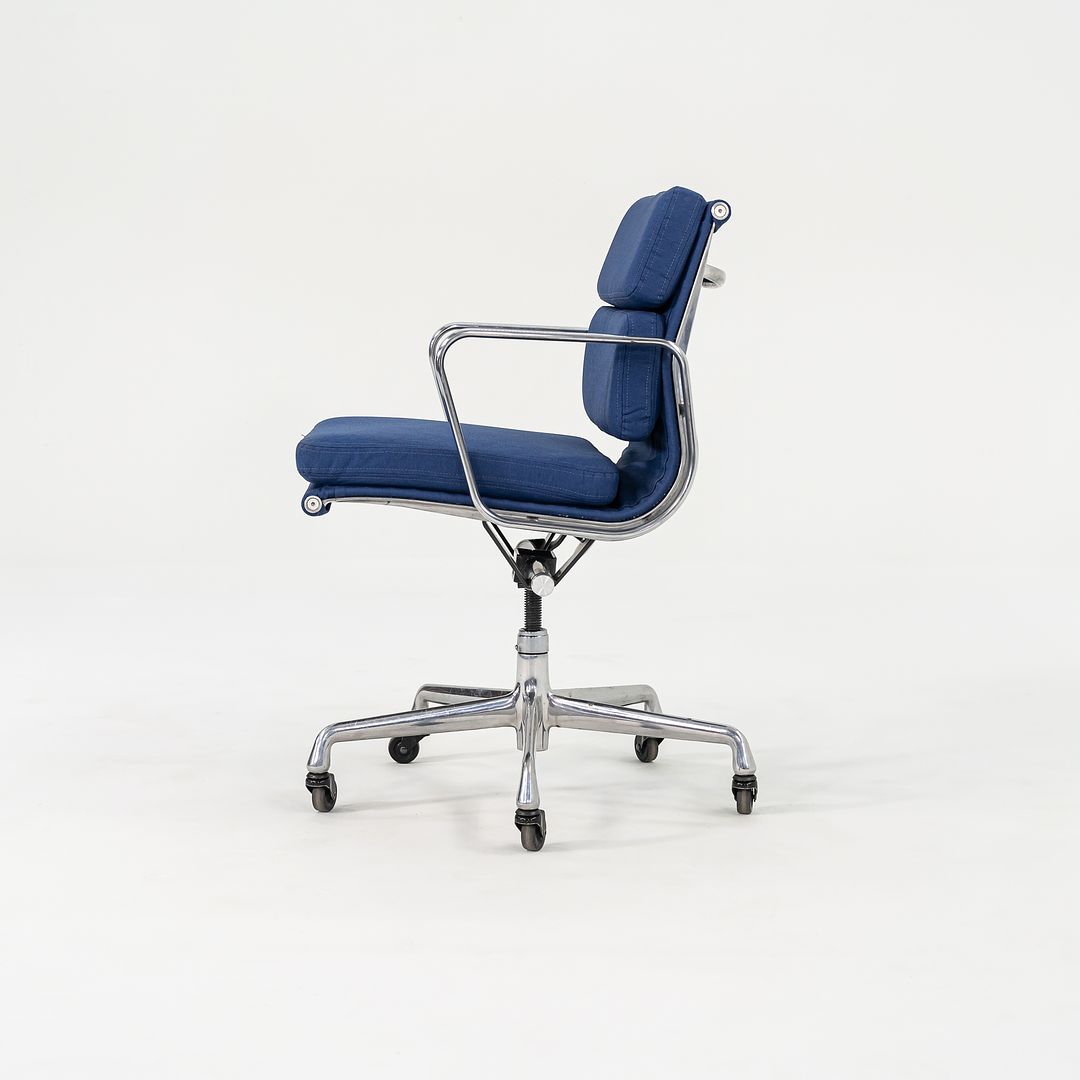 Soft Pad Management Chair, EA435