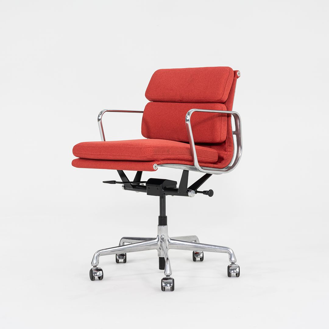 Soft Pad Management Chair, EA435
