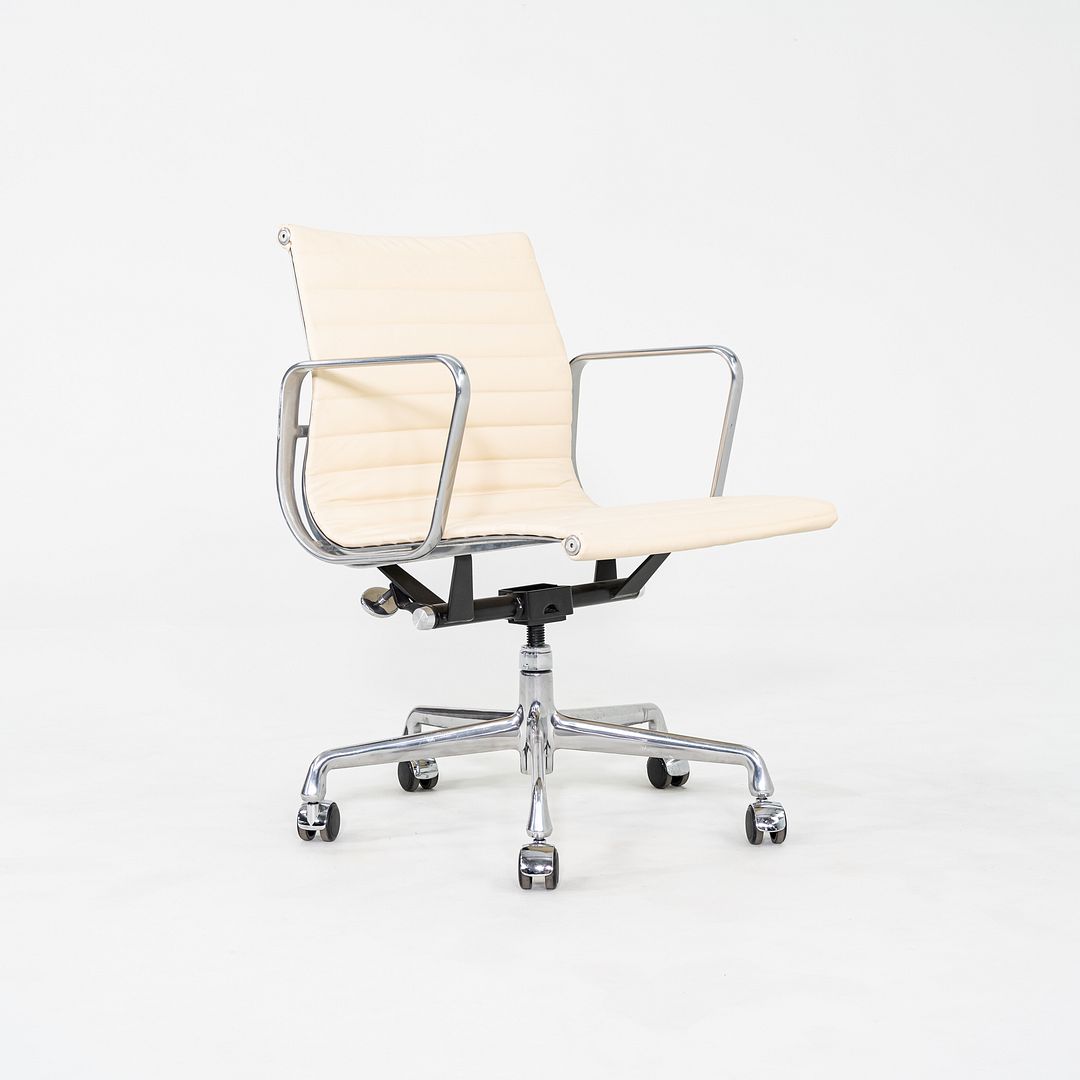 Aluminum Group Management Chair, Model EA335