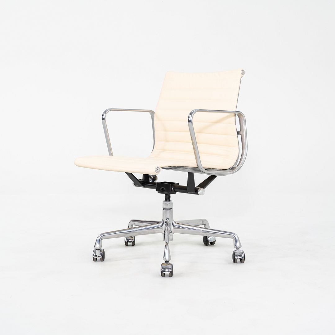 Aluminum Group Management Chair, Model EA335
