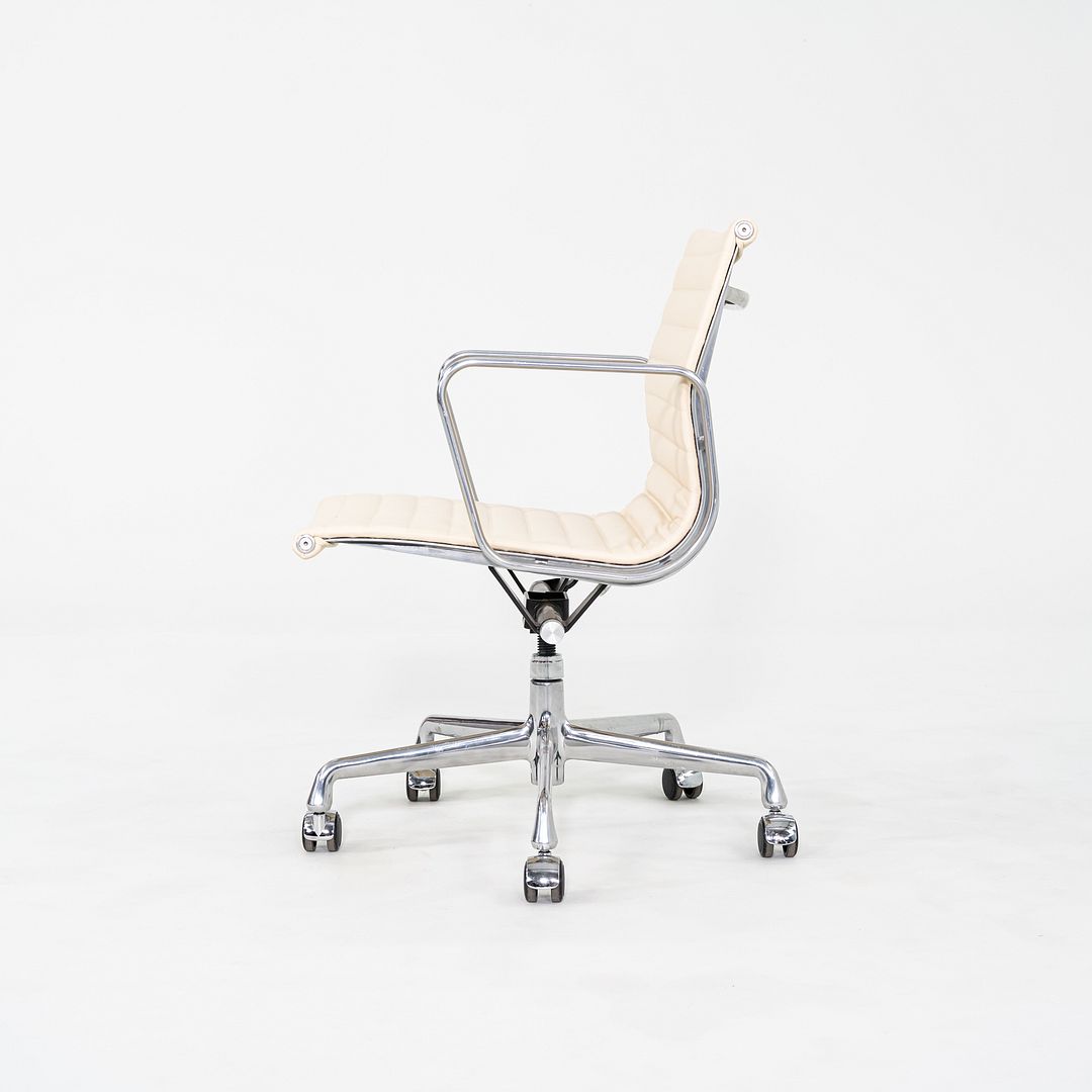 Aluminum Group Management Chair, Model EA335