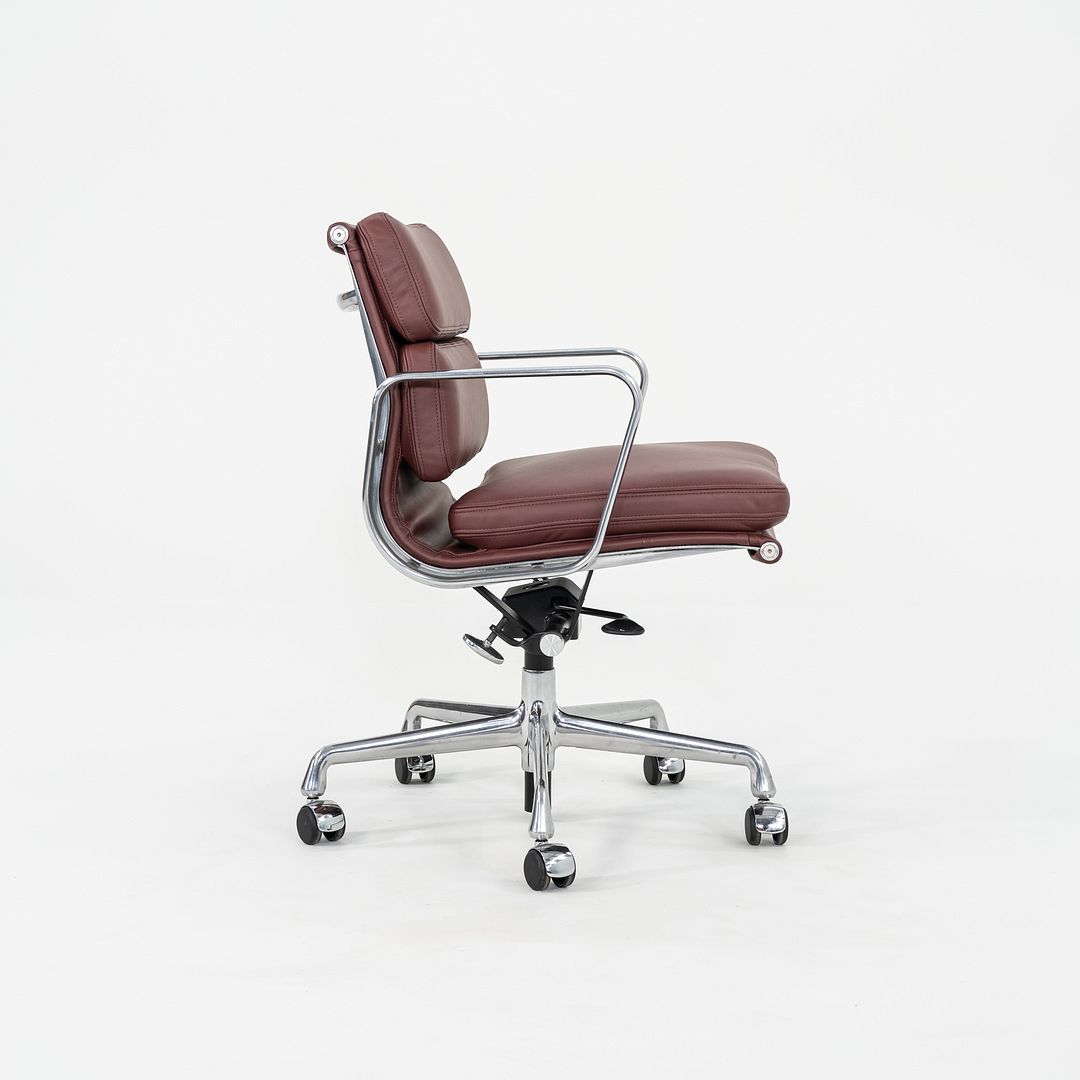 Eames Soft Pad Management Chair, EA435