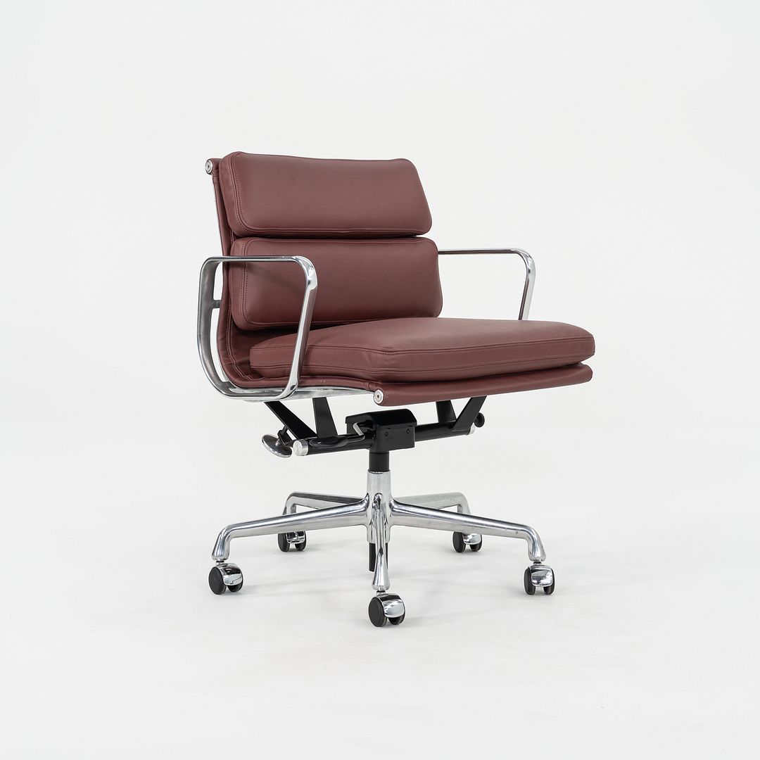Eames Soft Pad Management Chair, EA435