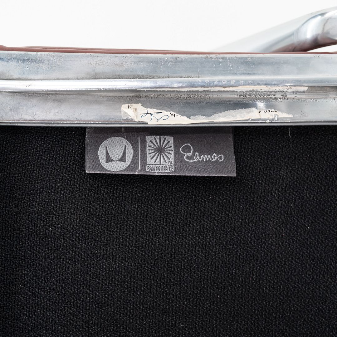 Eames Soft Pad Management Chair, EA435