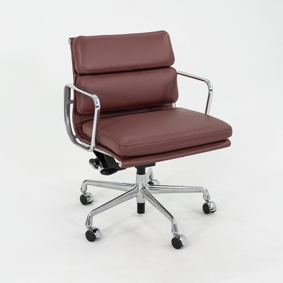 Eames Soft Pad Management Chair, EA435