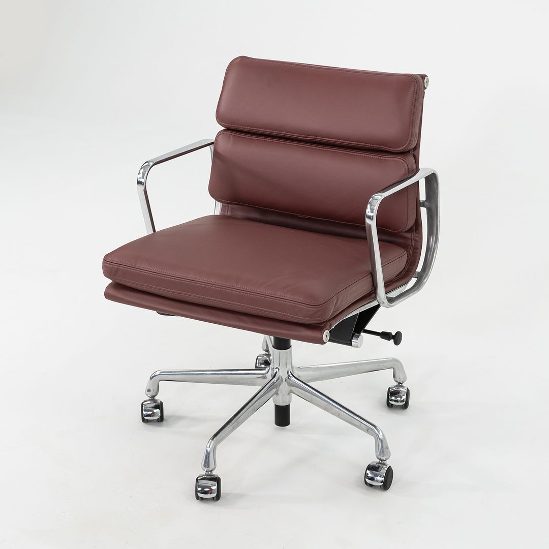 Eames Soft Pad Management Chair, EA435